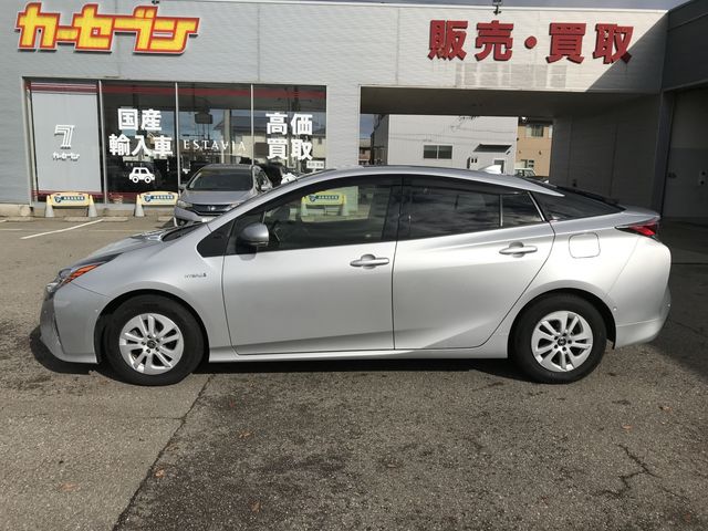 TOYOTA PRIUS 2018