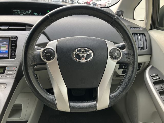 TOYOTA PRIUS 2015