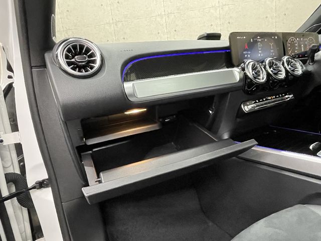 MERCEDES BENZ MERCEDES BENZ GLB 2024