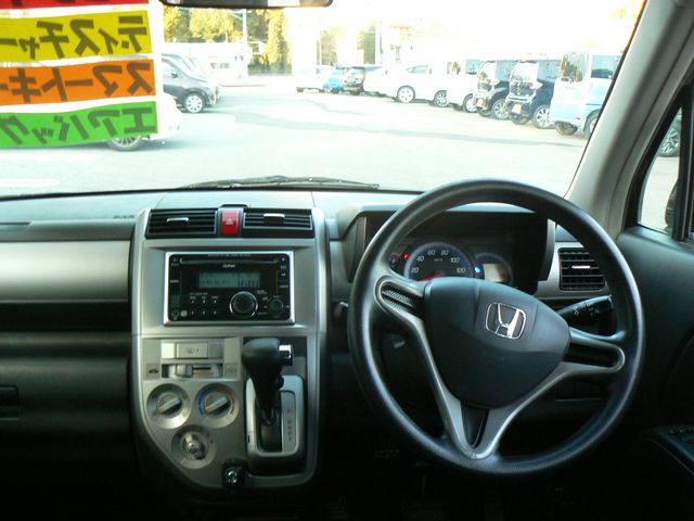 HONDA ZEST SPARK 2011