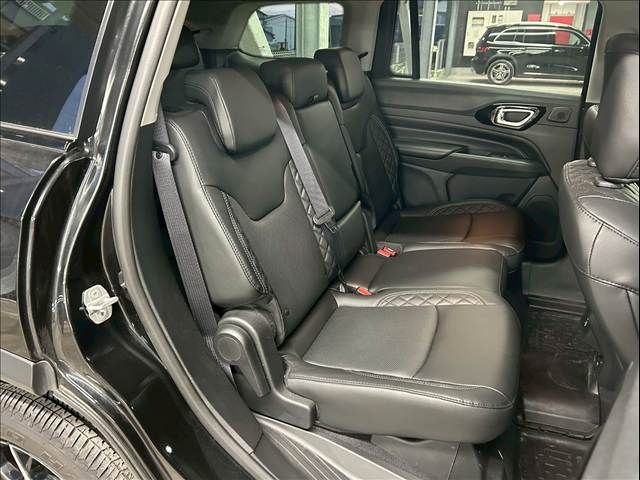 JEEP JEEP COMMANDER 2023