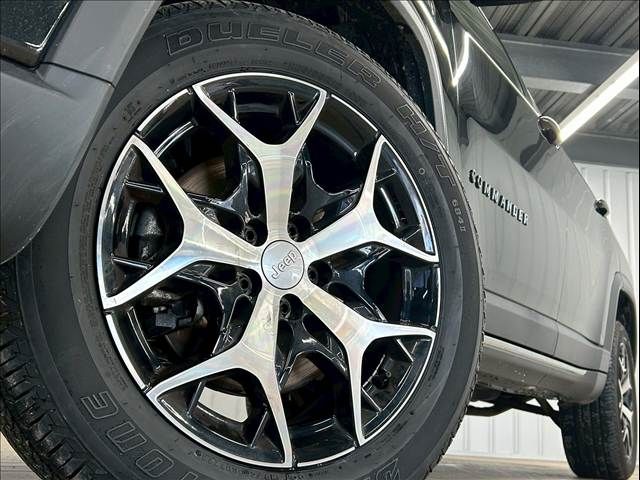 JEEP JEEP COMMANDER 2023