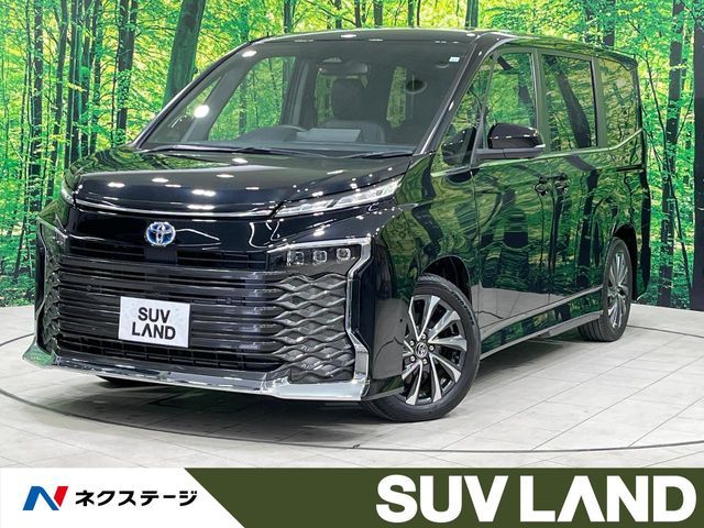 TOYOTA VOXY HYBRID 2022