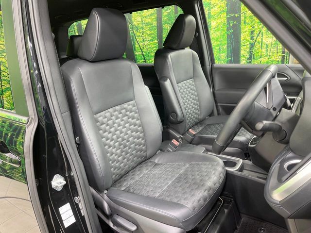 TOYOTA VOXY HYBRID 2022