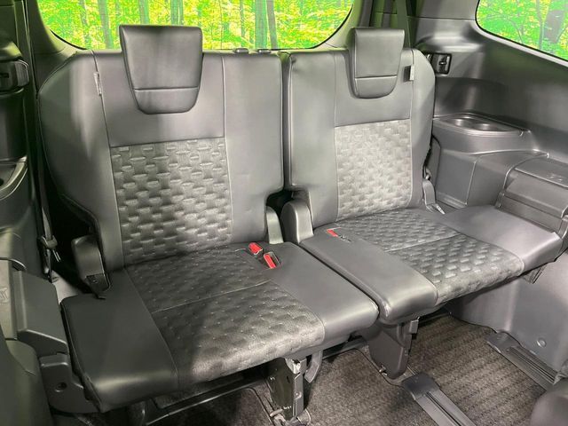 TOYOTA VOXY HYBRID 2022