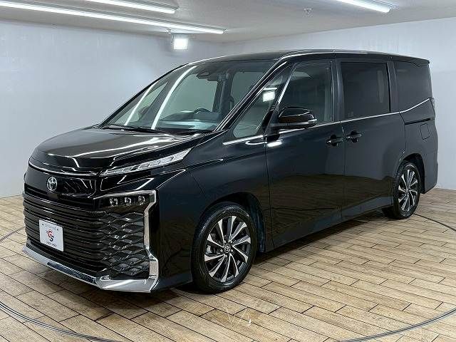 TOYOTA VOXY 2023