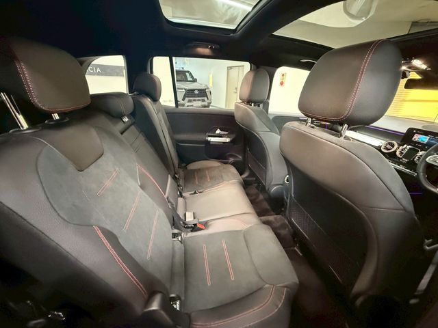 MERCEDES BENZ MERCEDES BENZ GLB 2023