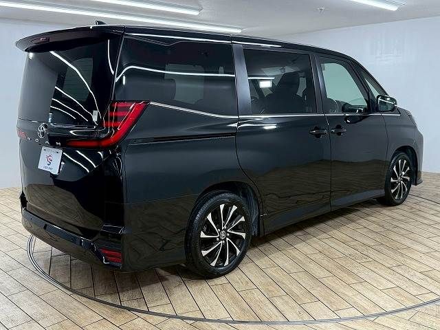 TOYOTA NOAH 2023