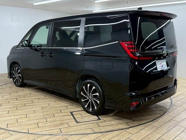 TOYOTA NOAH 2023