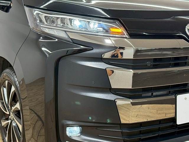 TOYOTA NOAH 2023