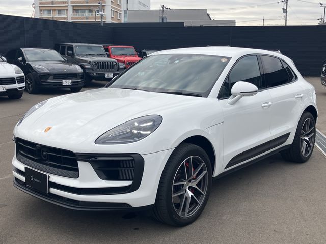 PORSCHE PORSCHE Macan 2023