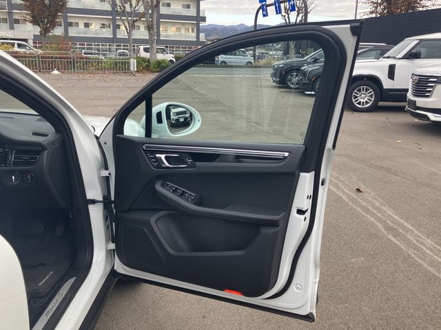 PORSCHE PORSCHE Macan 2023