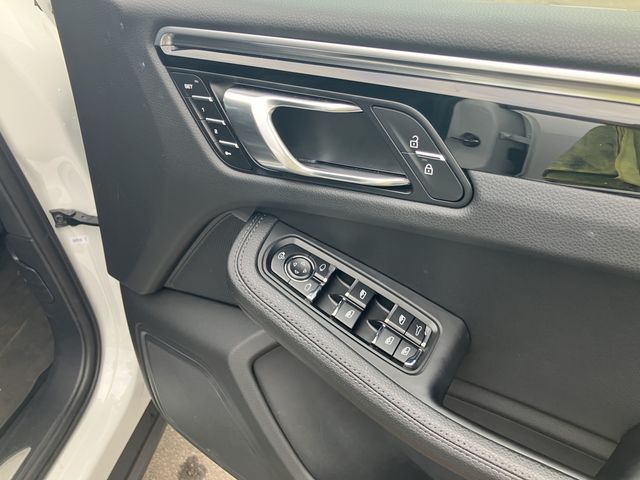 PORSCHE PORSCHE Macan 2023