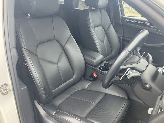 PORSCHE PORSCHE Macan 2023