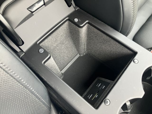 PORSCHE PORSCHE Macan 2023