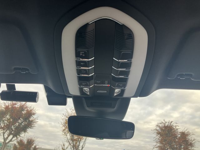 PORSCHE PORSCHE Macan 2023