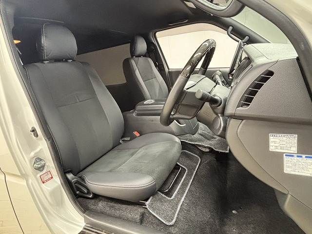 TOYOTA HIACE van 4WD 2023