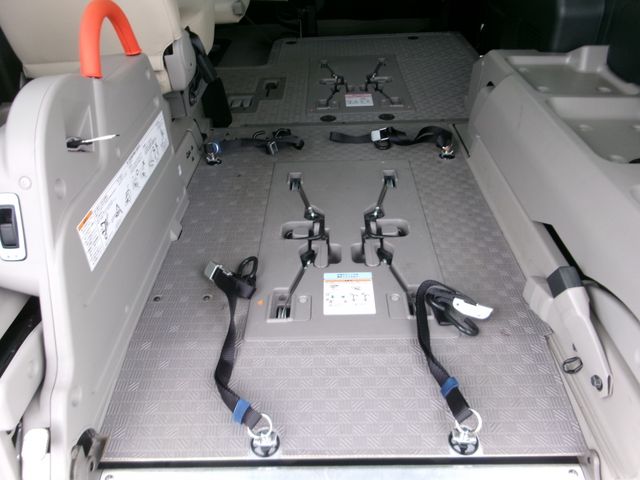 NISSAN NV350 CARAVAN 2025