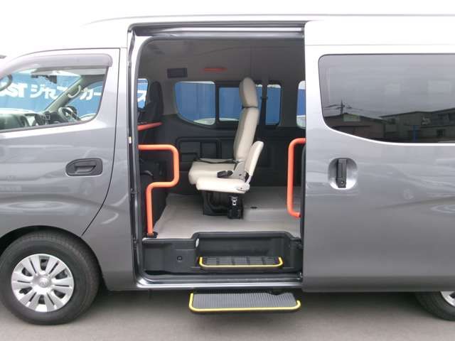 NISSAN NV350 CARAVAN 2025
