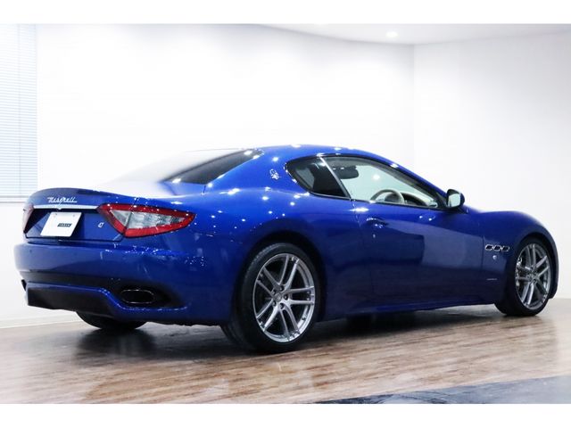 MASERATI MASERATI GRANTURISMO 2015