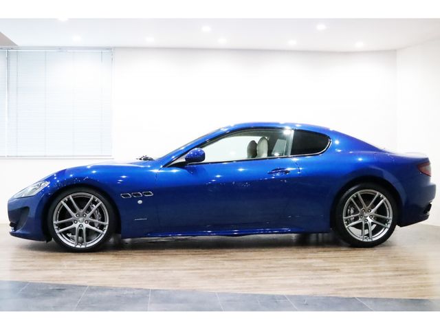 MASERATI MASERATI GRANTURISMO 2015