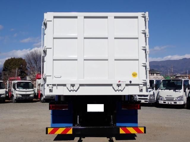 MITSUBISHI FUSOU SUPER GREAT 2025