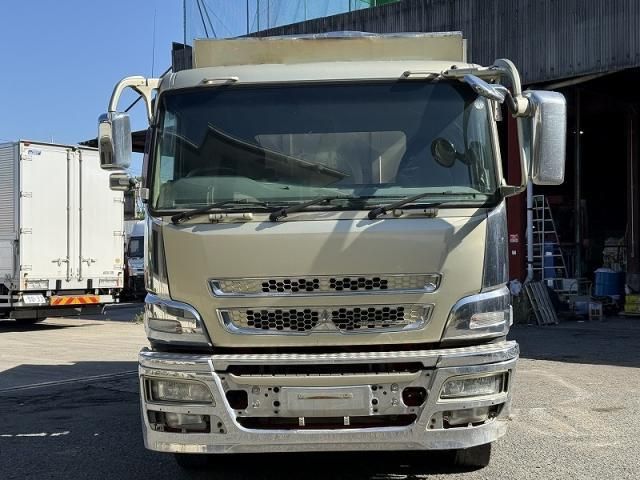 MITSUBISHI FUSOU SUPER GREAT 2015