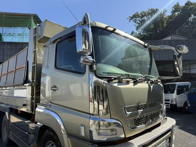 MITSUBISHI FUSOU SUPER GREAT 2015