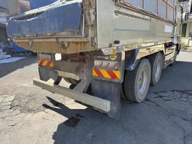 MITSUBISHI FUSOU SUPER GREAT 2015