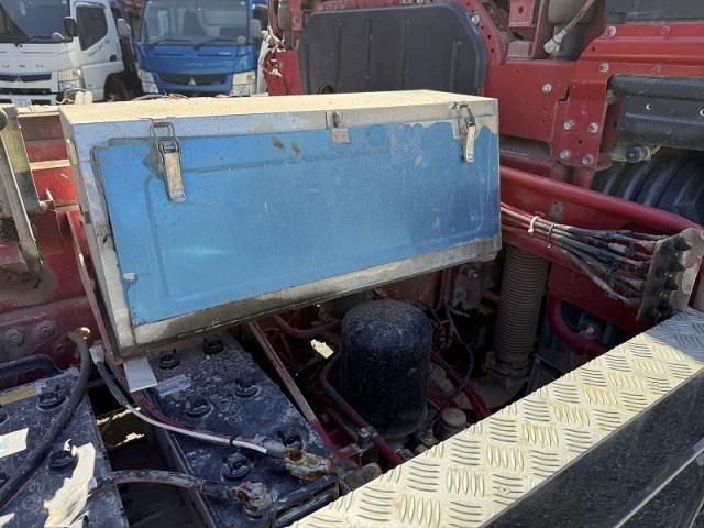 MITSUBISHI FUSOU SUPER GREAT 2015