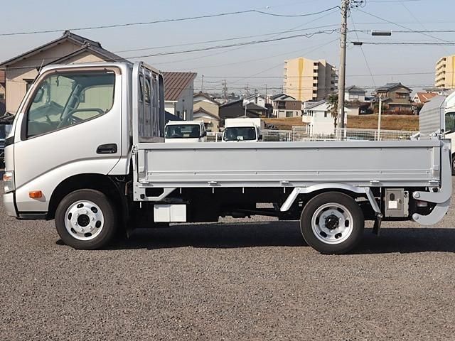 TOYOTA DYNA 2016