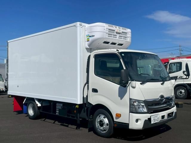 HINO DUTRO 2024