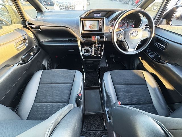 TOYOTA VOXY 4WD 2021