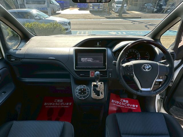 TOYOTA VOXY 2015