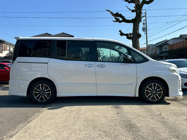 TOYOTA VOXY 2015