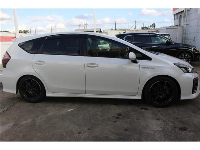 TOYOTA PRIUS Alpha 2016