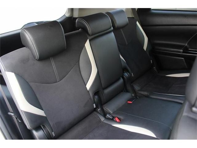 TOYOTA PRIUS Alpha 2016