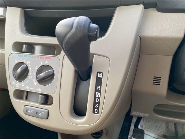 DAIHATSU MOVE 4WD 2013