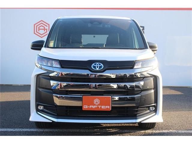 TOYOTA NOAH HYBRID 2022