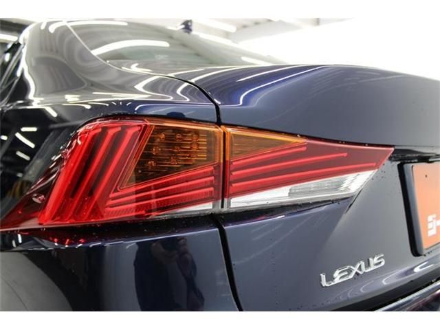 TOYOTA LEXUS IS200t 2017