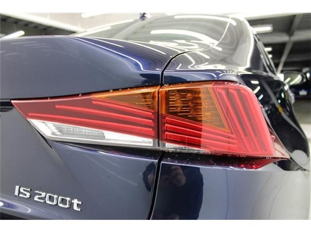 TOYOTA LEXUS IS200t 2017