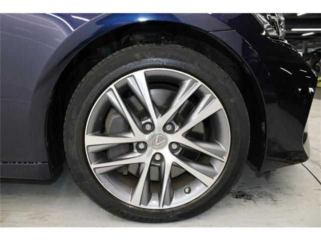 TOYOTA LEXUS IS200t 2017