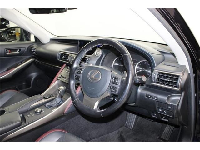 TOYOTA LEXUS IS200t 2017