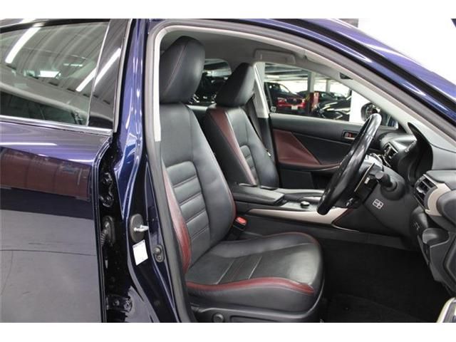 TOYOTA LEXUS IS200t 2017