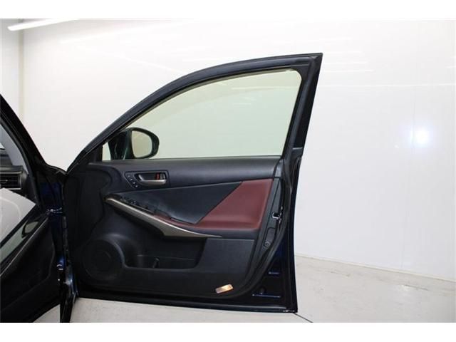 TOYOTA LEXUS IS200t 2017