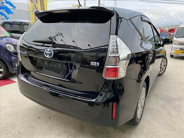 TOYOTA PRIUS Alpha 2014