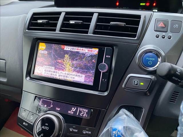 TOYOTA PRIUS Alpha 2014