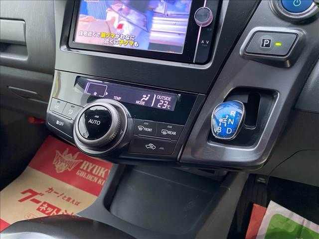 TOYOTA PRIUS Alpha 2014