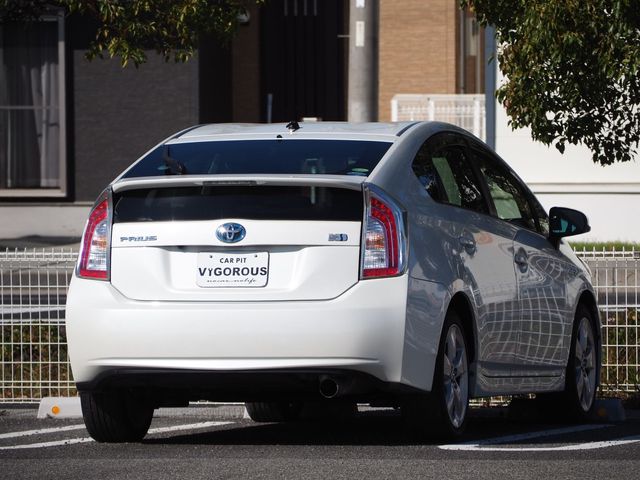 TOYOTA PRIUS 2013