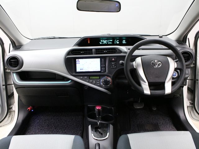 TOYOTA AQUA 2012